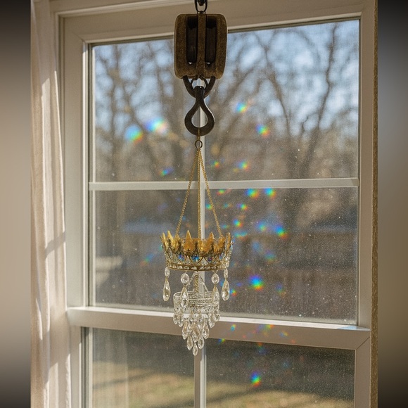 Diva Crown Couture Suncatcher Mobile - Picture 4 of 8